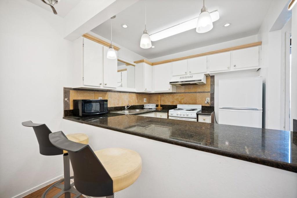 441 W Macarthur Boulevard Property Photo 10