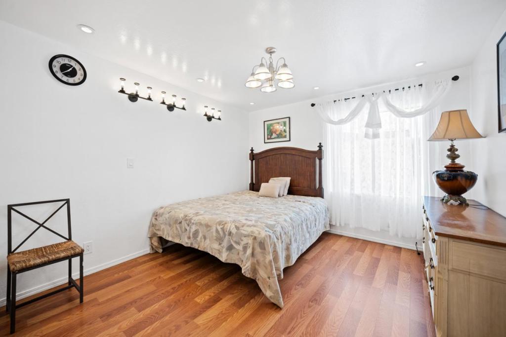 441 W Macarthur Boulevard Property Photo 11