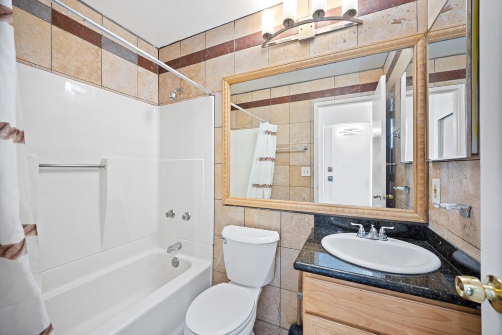 441 W Macarthur Boulevard Property Photo 13