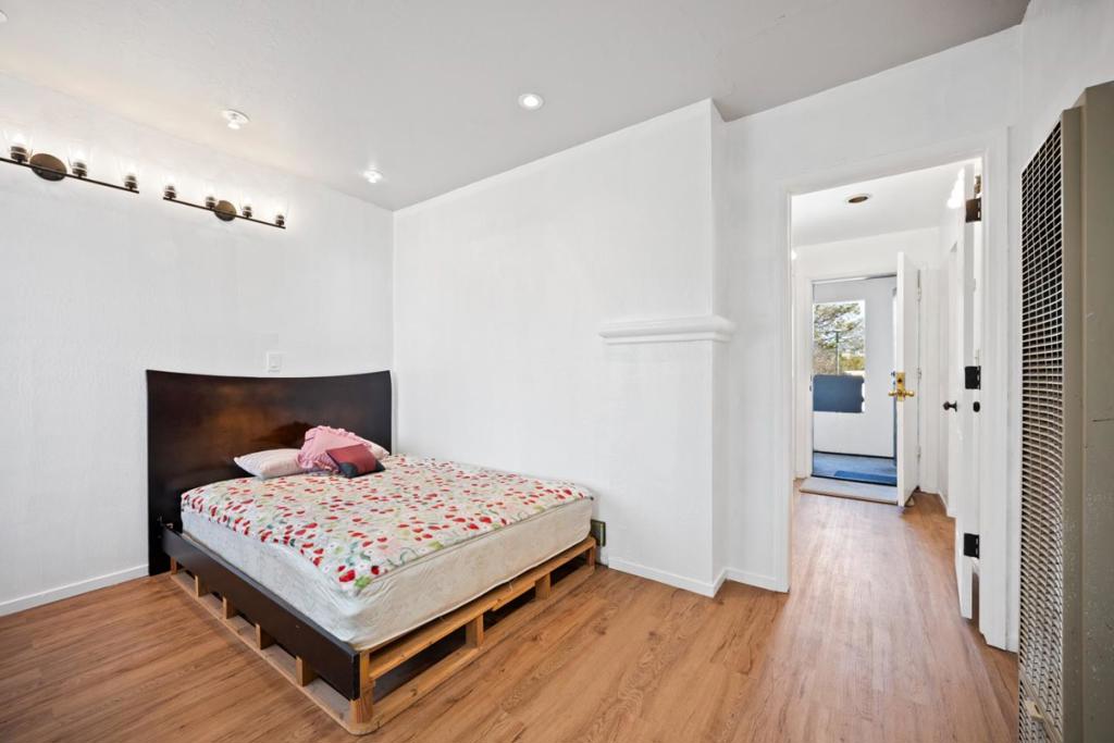 441 W Macarthur Boulevard Property Photo 15