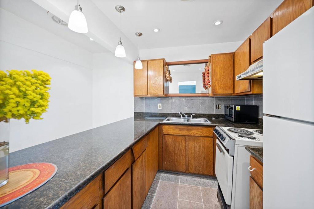 441 W Macarthur Boulevard Property Photo 18