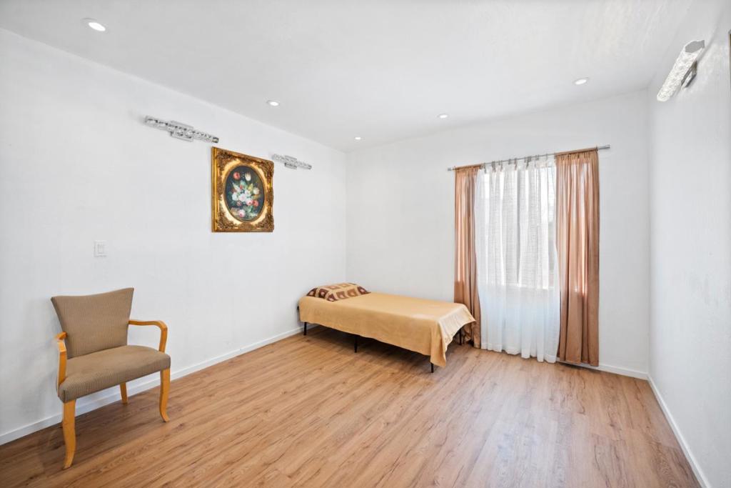 441 W Macarthur Boulevard Property Photo 19
