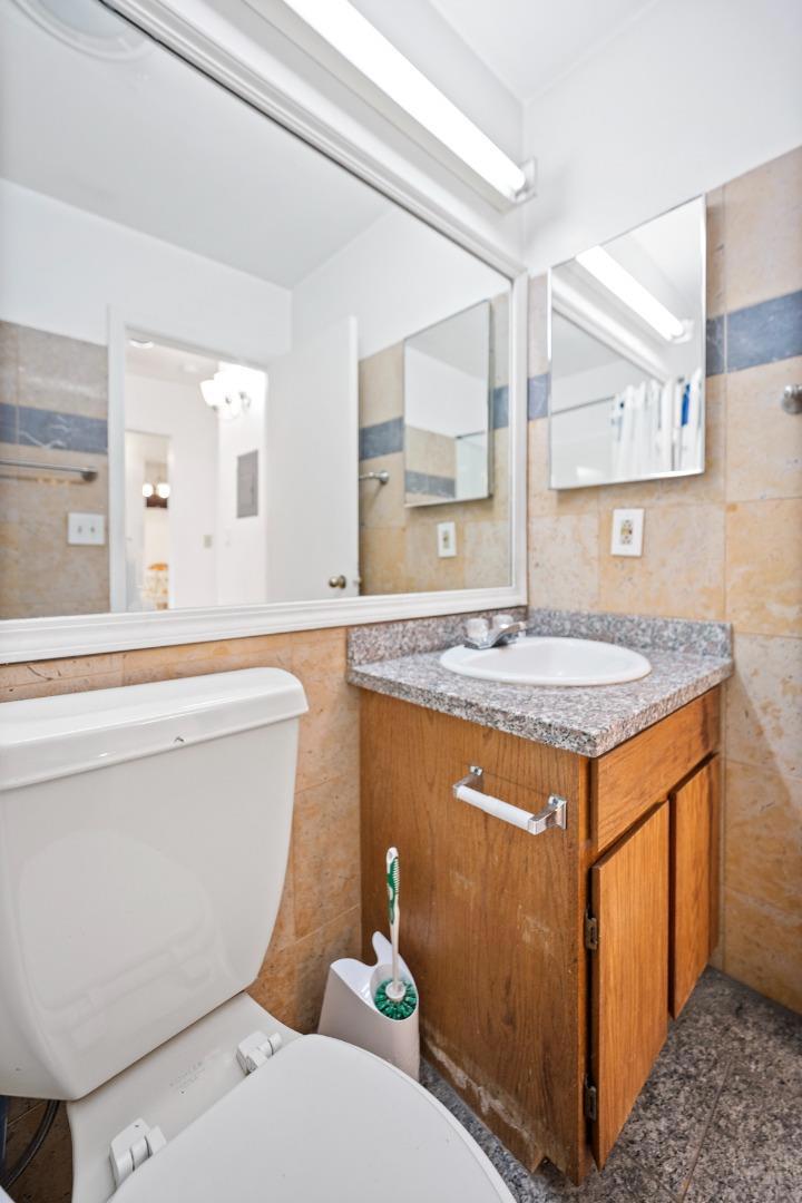 441 W Macarthur Boulevard Property Photo 32