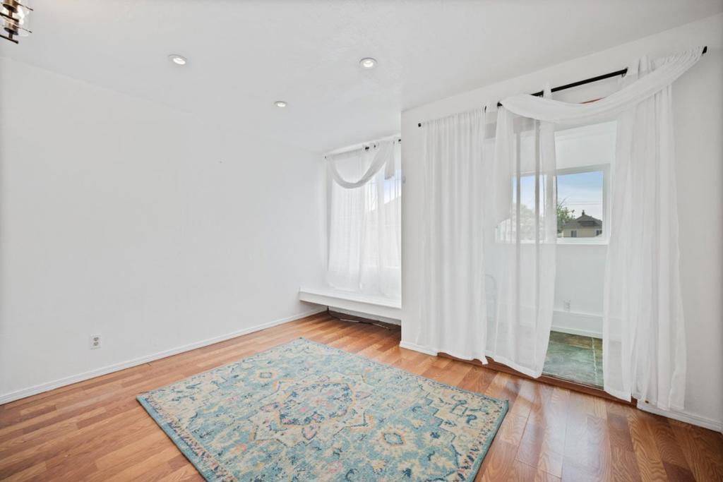 441 W Macarthur Boulevard Property Photo 33