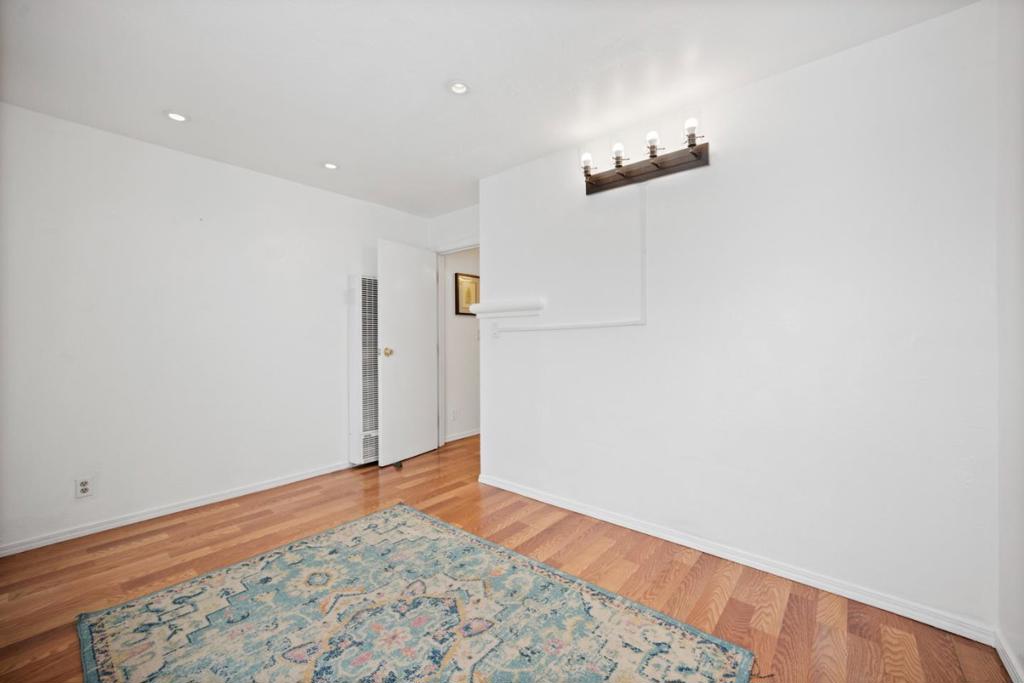 441 W Macarthur Boulevard Property Photo 34