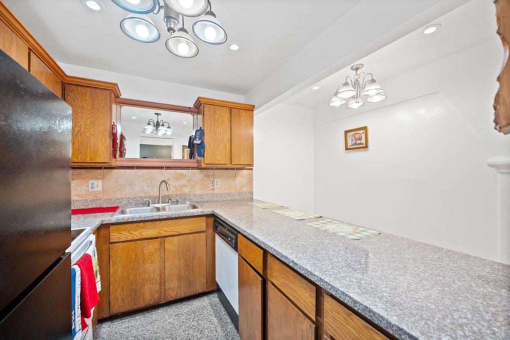 441 W Macarthur Boulevard Property Photo 37