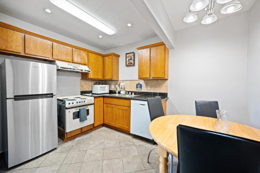 441 W Macarthur Boulevard Property Photo 44