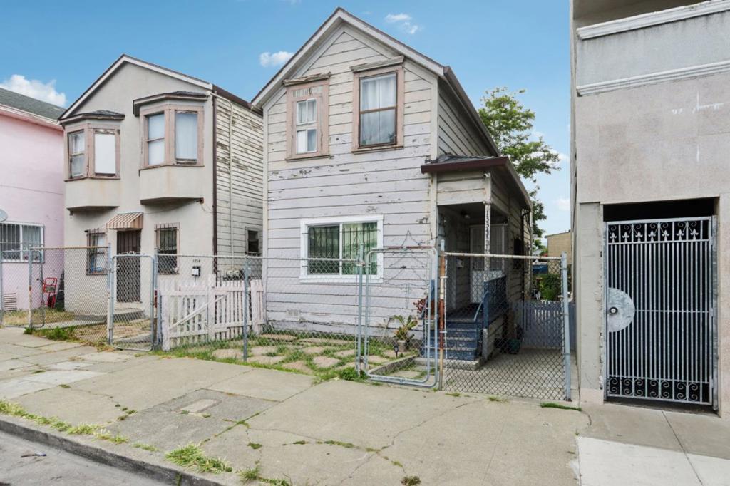 1334 E 15th Street Property Photo 4