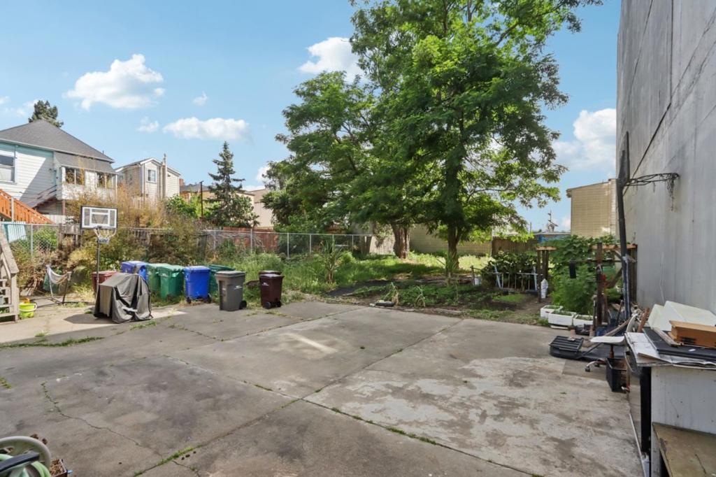 1334 E 15th Street Property Photo 5