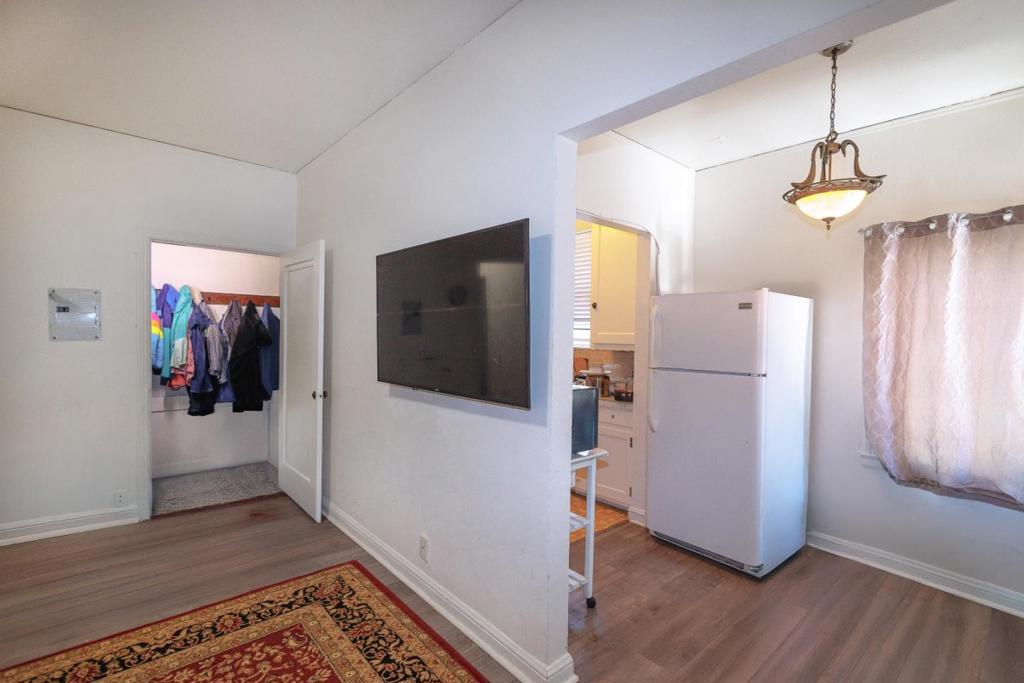 1116 Douglas Avenue Property Photo 12