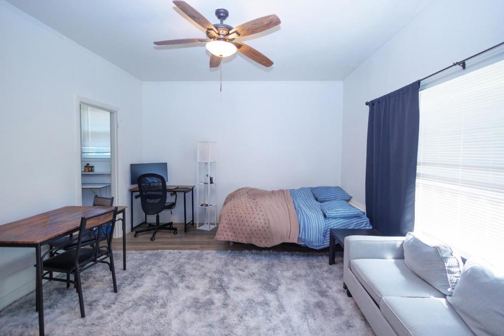 1116 Douglas Avenue Property Photo 44