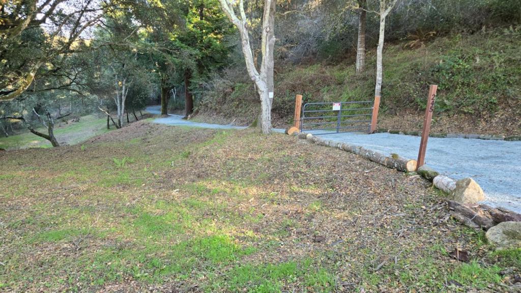 245 Gillette Road Property Photo 1