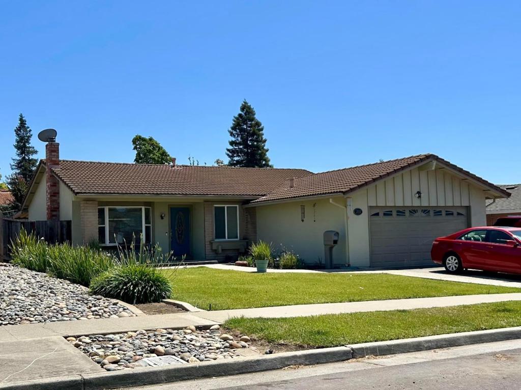 3326 San Rivas Drive Property Photo 1