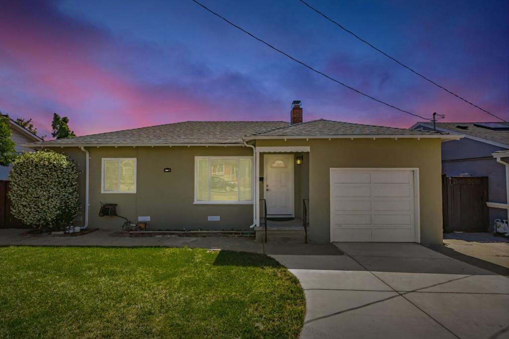25875 Bel Aire Drive Property Photo 1