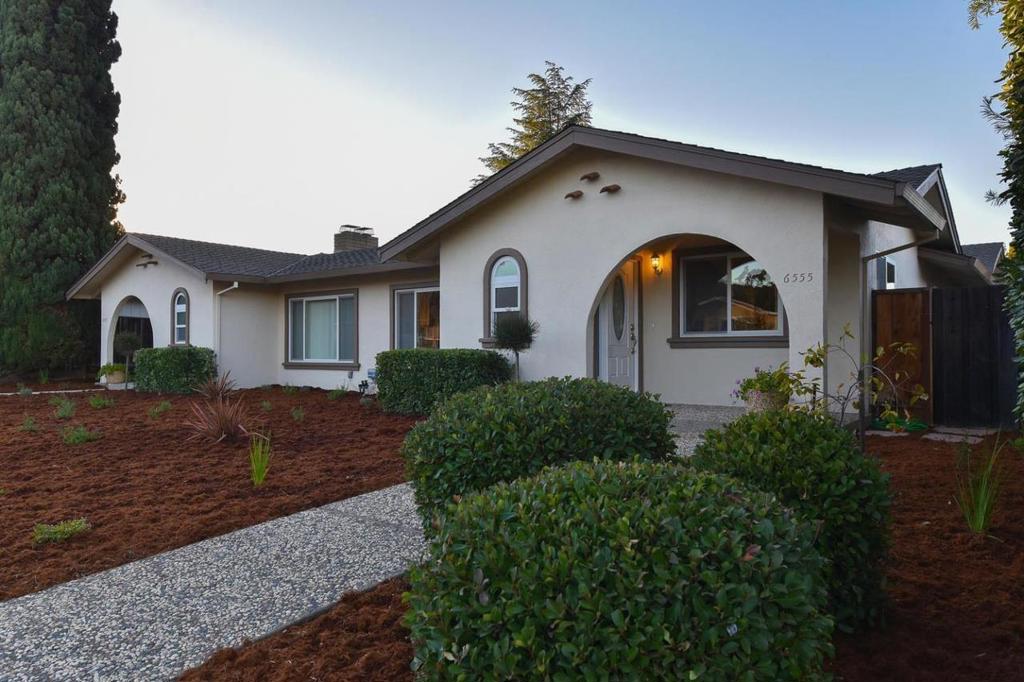 65576555 Crown Boulevard Property Photo 1