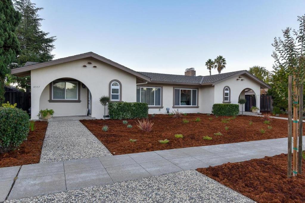 65576555 Crown Boulevard Property Photo 3