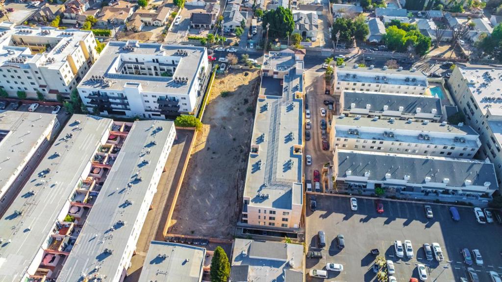 7911 Ventura Canyon Avenue Property Photo 9