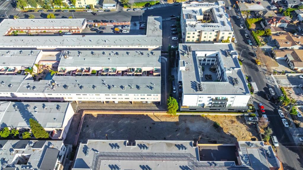 7911 Ventura Canyon Avenue Property Photo 10