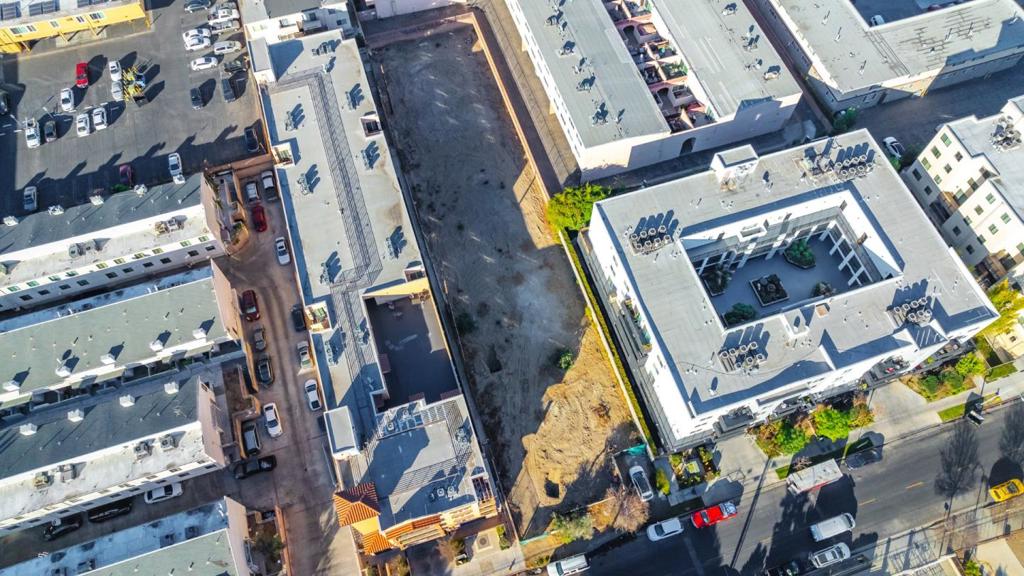 7911 Ventura Canyon Avenue Property Photo 12