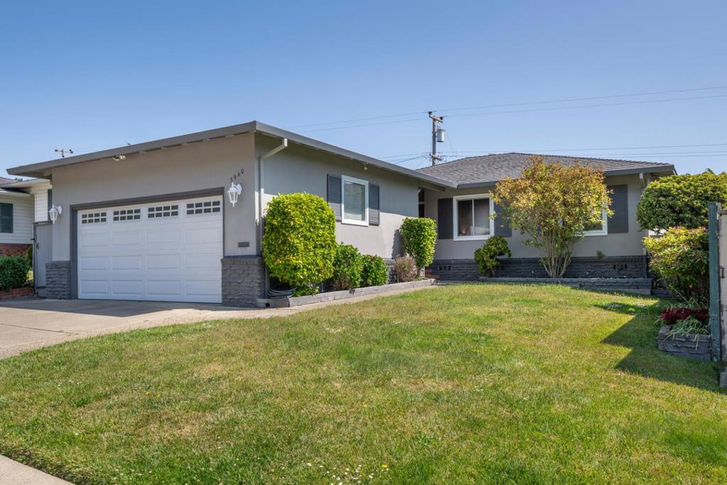 2940 Oakmont Drive Property Photo 1