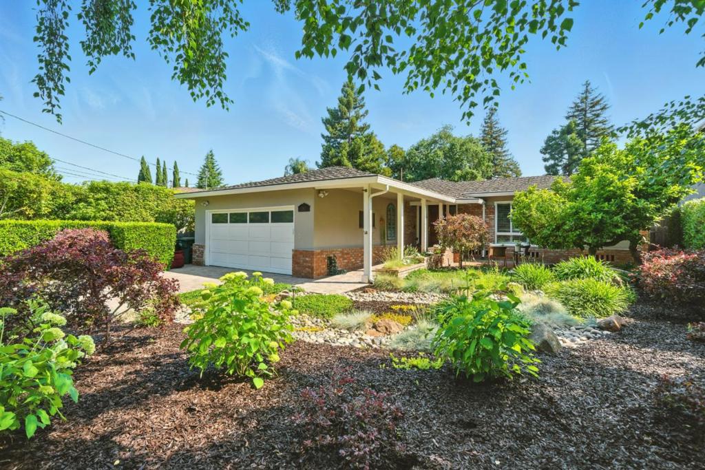 263 W Oakwood Boulevard Property Photo 1