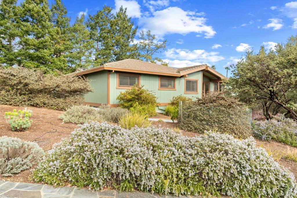 17370 Lakeview Drive Property Photo 1