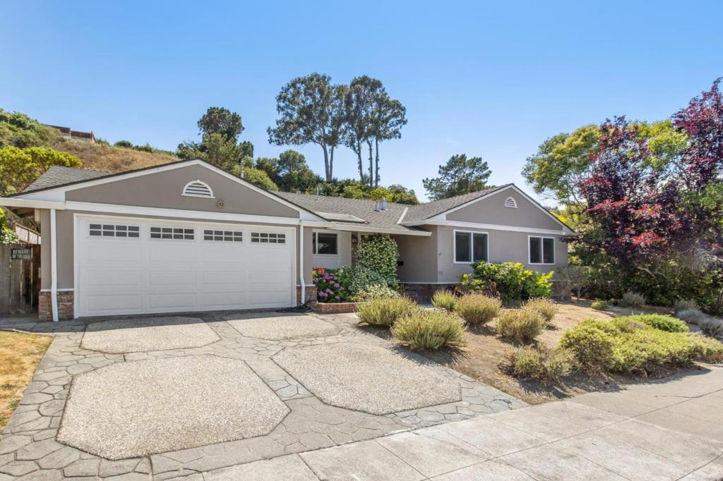 319 Castenada Drive Property Photo 1