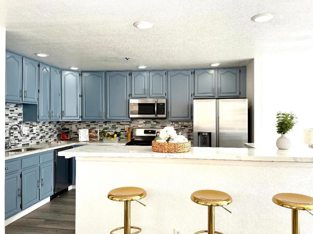 900 Hillside Boulevard Property Photo 1