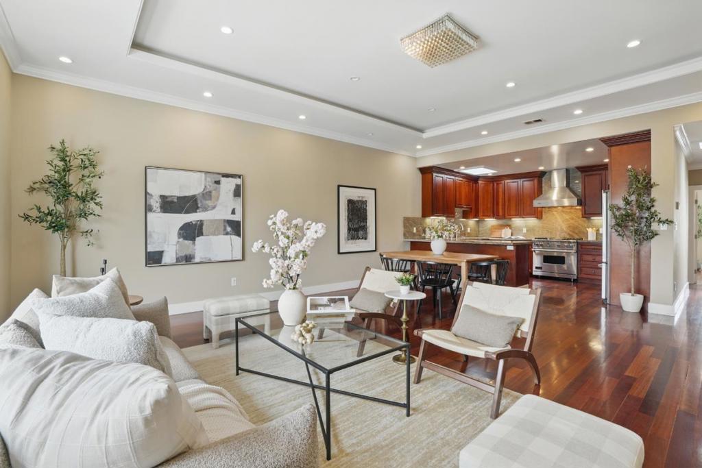 212 Sweeny Street Property Photo 1