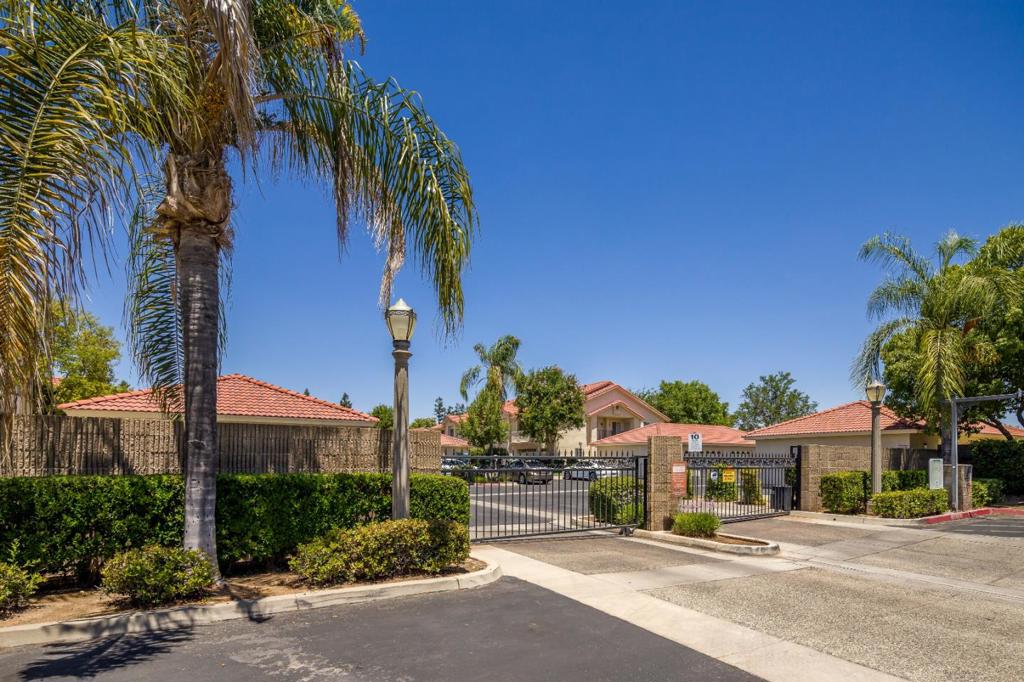 1542 E Alluvial Avenue 128 Property Photo 1