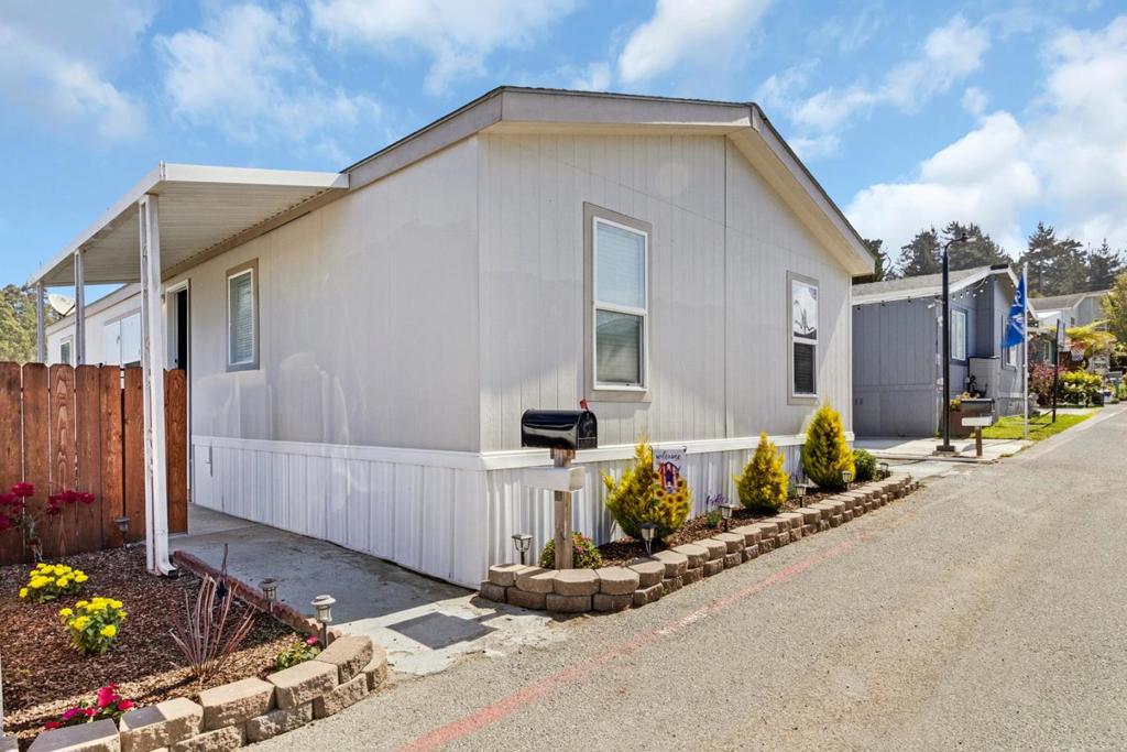 1900 Highway 1 Property Photo 1