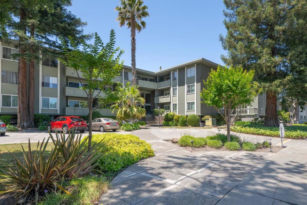 1458 Hudson Street 305 317 Property Photo 1