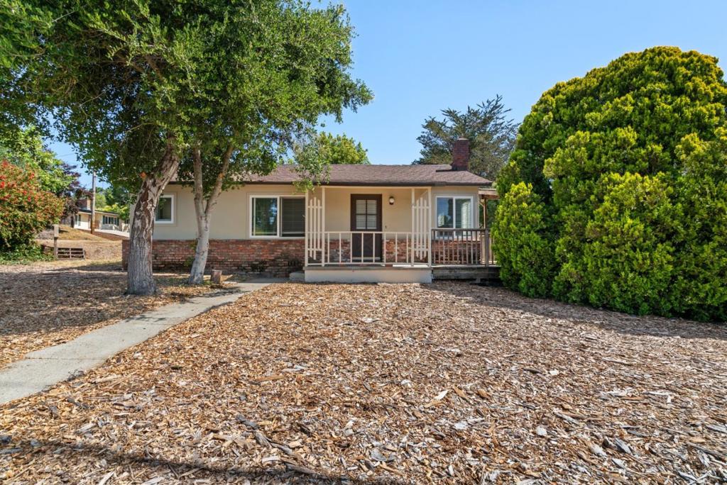 224 Hacienda Drive Property Photo 1