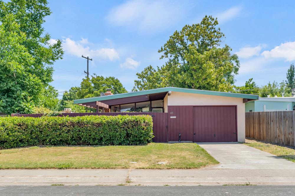 801 Douglas Street Property Photo 1