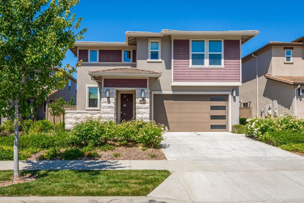 4455 English Elm Street Property Photo 1