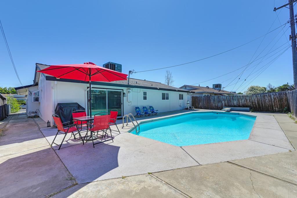 7044 Linwood Way Property Photo 1