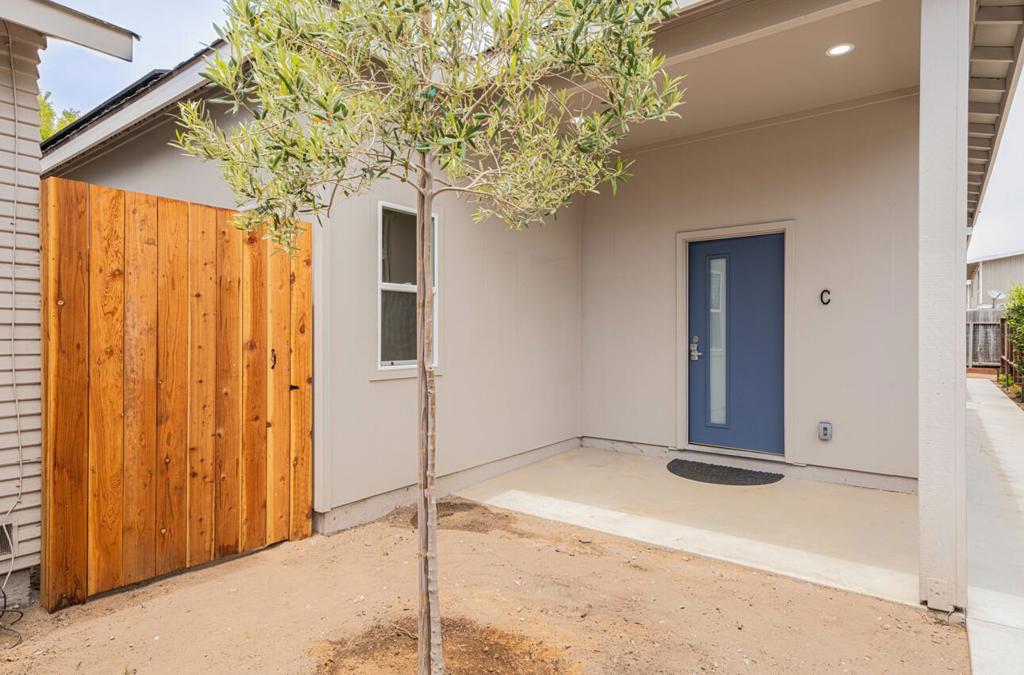 987 Harcourt C Property Photo 1