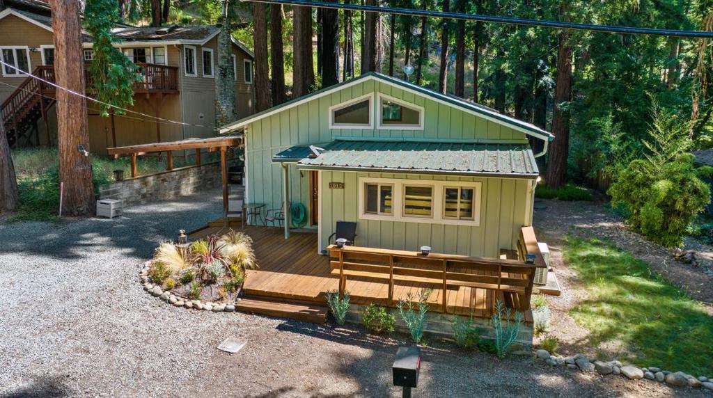 1018 Rambling Road Property Photo 1