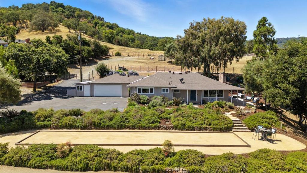 19541 Almaden Road Property Photo 1