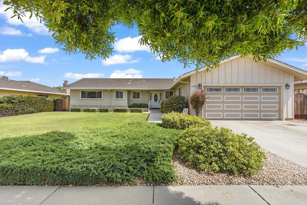 1500 Sunset Drive Property Photo 1