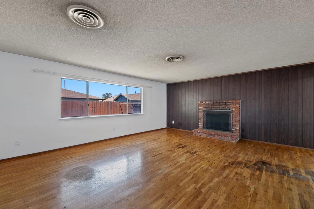 2107 Chanticleer Avenue Property Photo 1