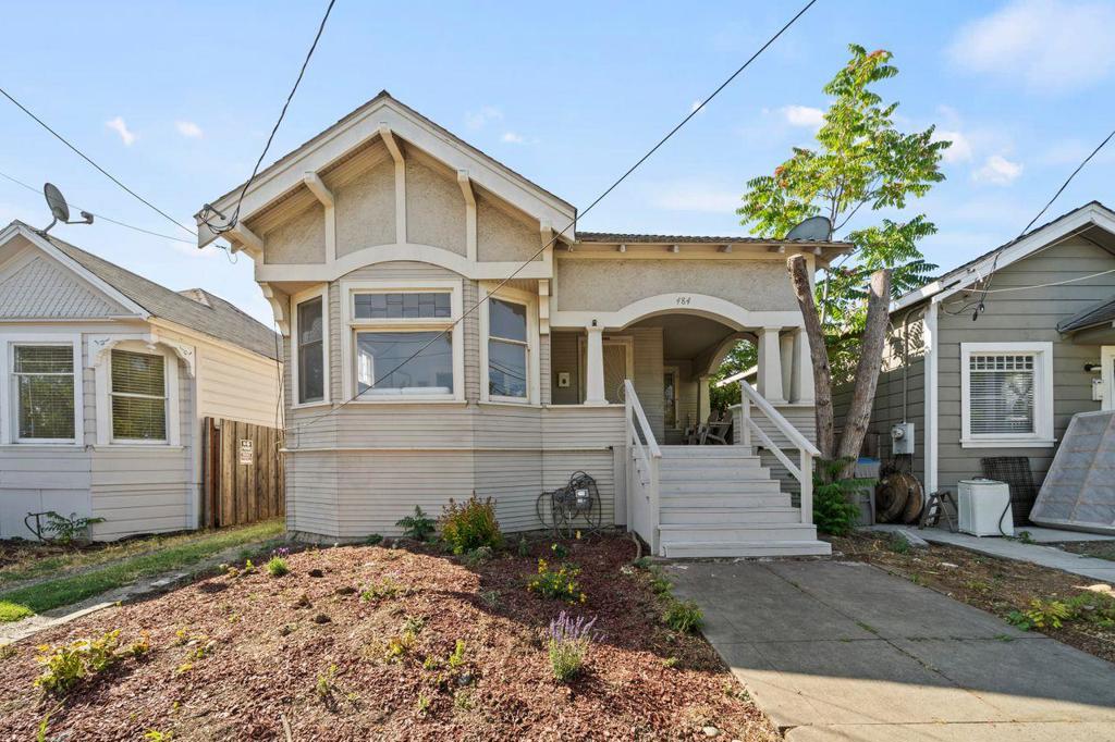 484 E Saint John Street Property Photo 1