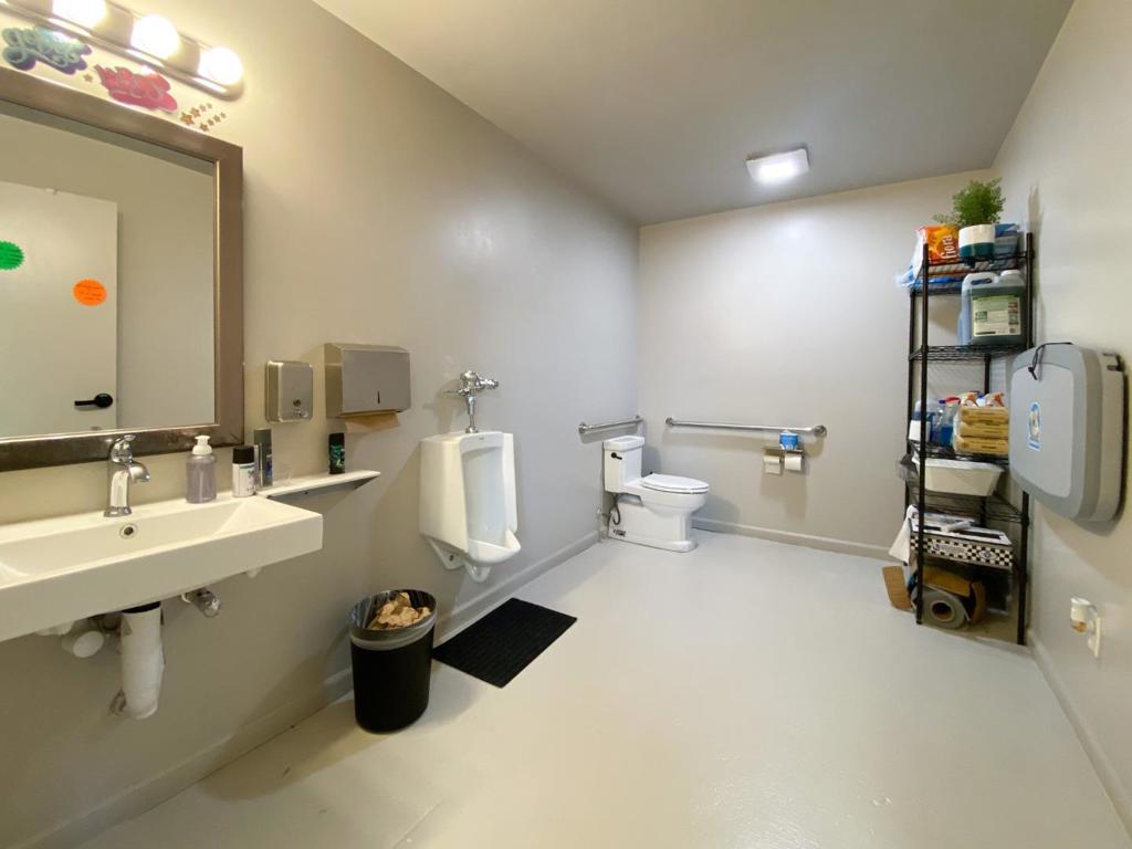 2515 Seminary Avenue Property Photo 13