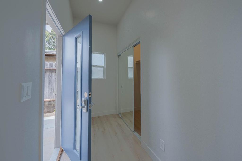 987 Harcourt Avenue D Property Photo 2