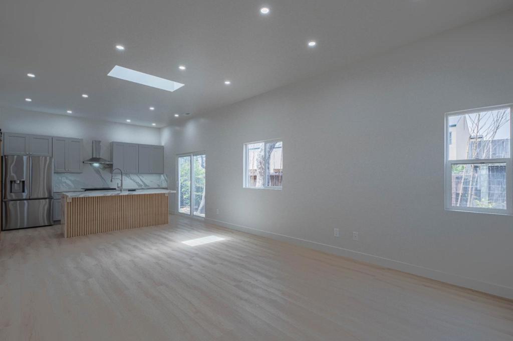 987 Harcourt Avenue D Property Photo 3