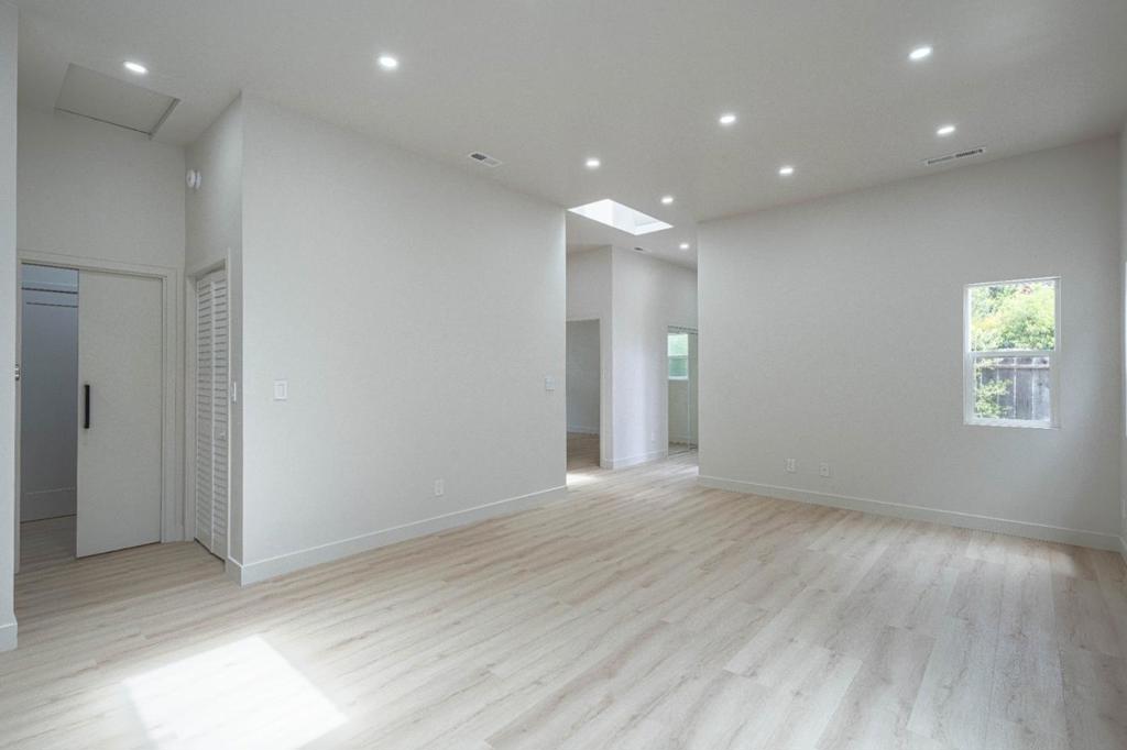 987 Harcourt Avenue D Property Photo 6