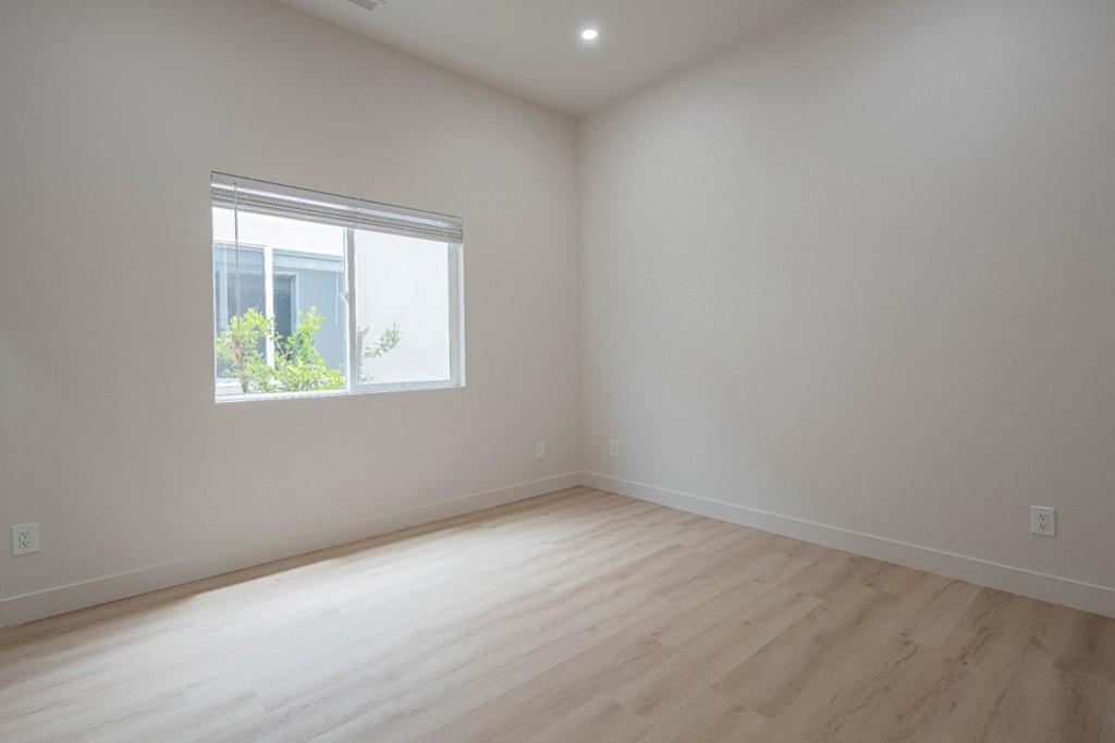 987 Harcourt Avenue D Property Photo 12