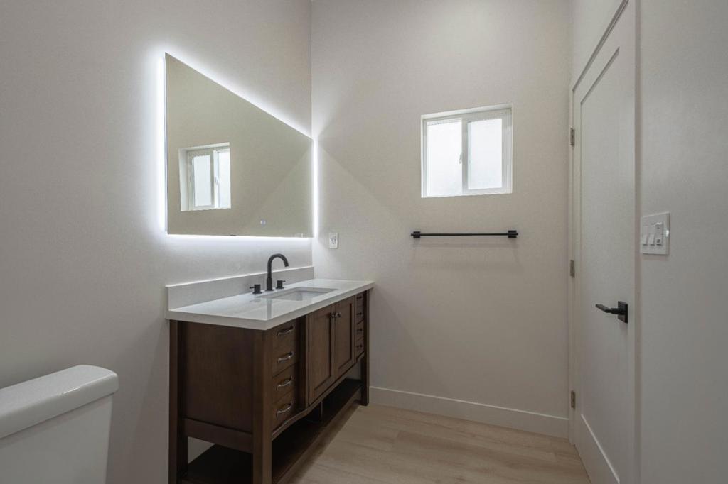 987 Harcourt Avenue D Property Photo 14