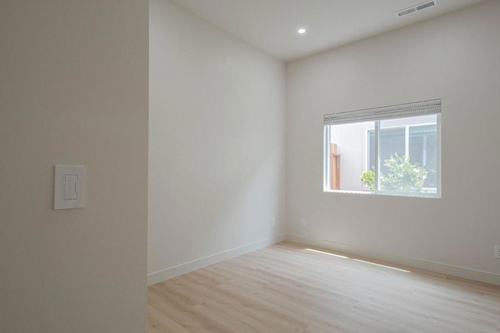 987 Harcourt Avenue D Property Photo 19