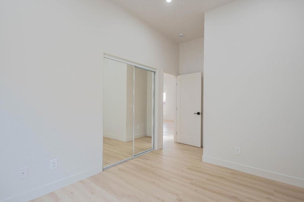 987 Harcourt Avenue D Property Photo 20